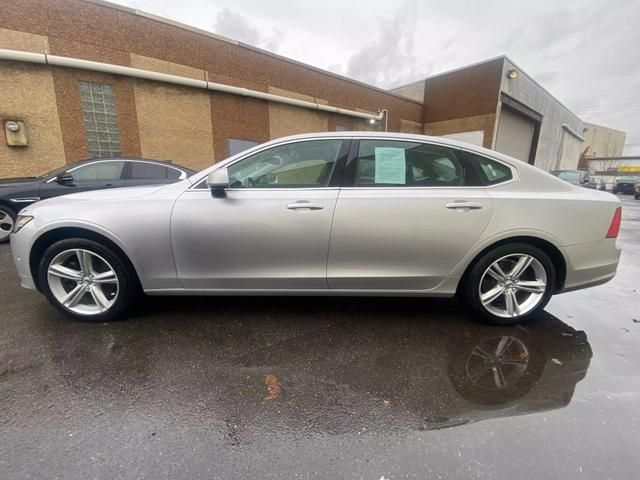 2018 Volvo S90 Momentum