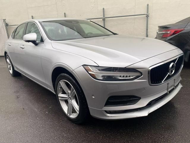 2018 Volvo S90 Momentum