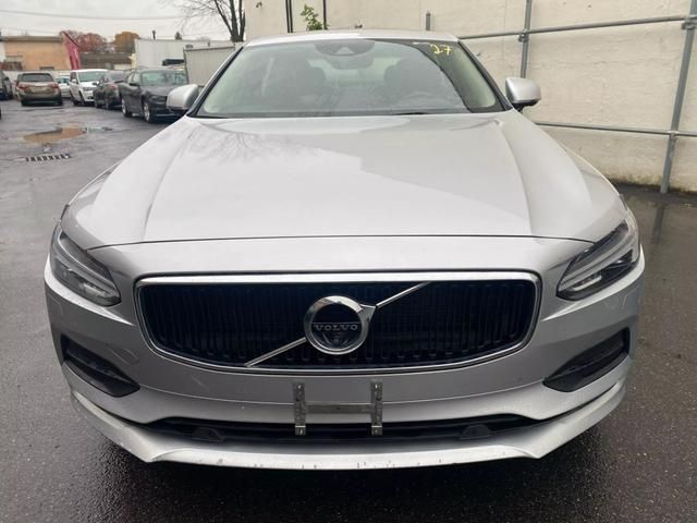 2018 Volvo S90 Momentum