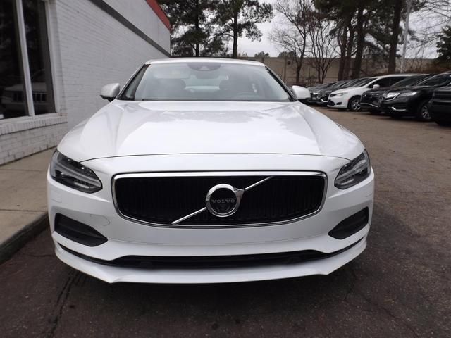 2018 Volvo S90 Momentum