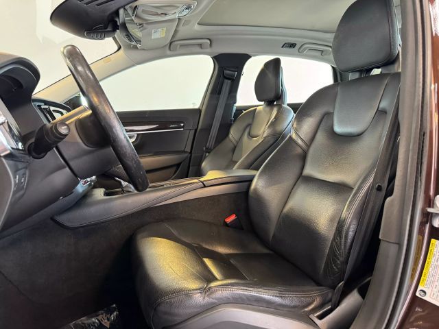 2018 Volvo S90 Momentum