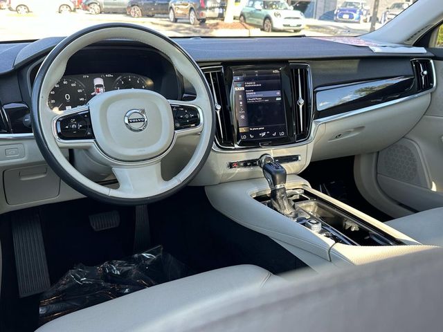 2018 Volvo S90 Momentum