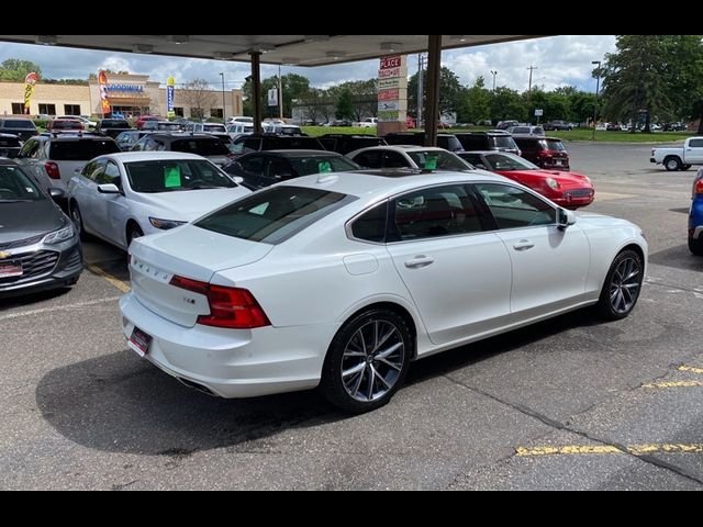 2018 Volvo S90 Momentum