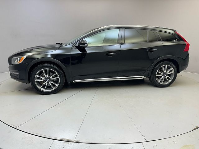 2018 Volvo V60 Cross Country Base