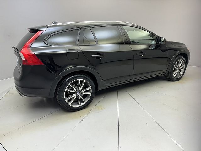 2018 Volvo V60 Cross Country Base