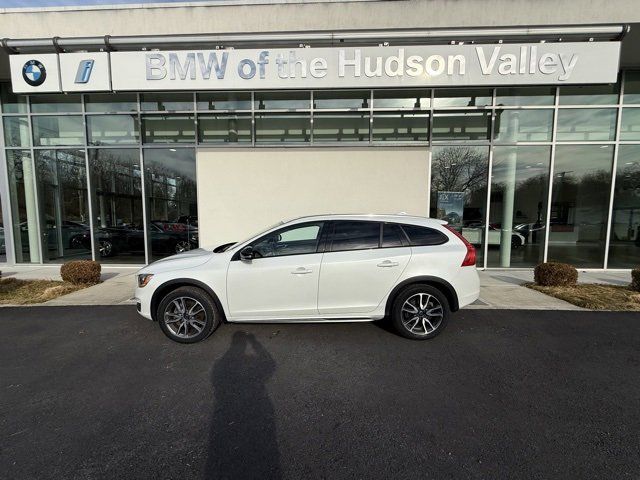 2018 Volvo V60 Cross Country Base