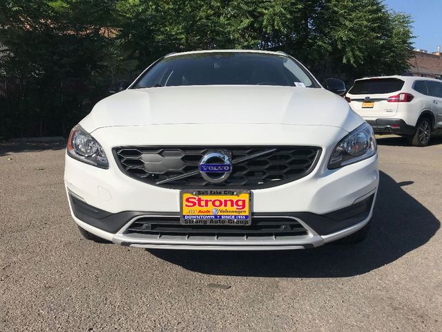 2018 Volvo V60 Cross Country Base