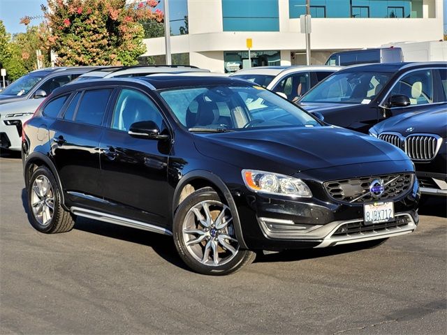 2018 Volvo V60 Cross Country Base