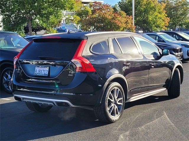 2018 Volvo V60 Cross Country Base