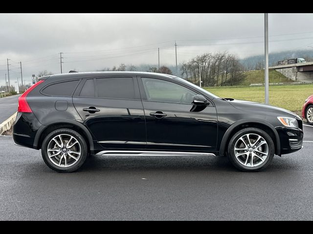 2018 Volvo V60 Cross Country Base