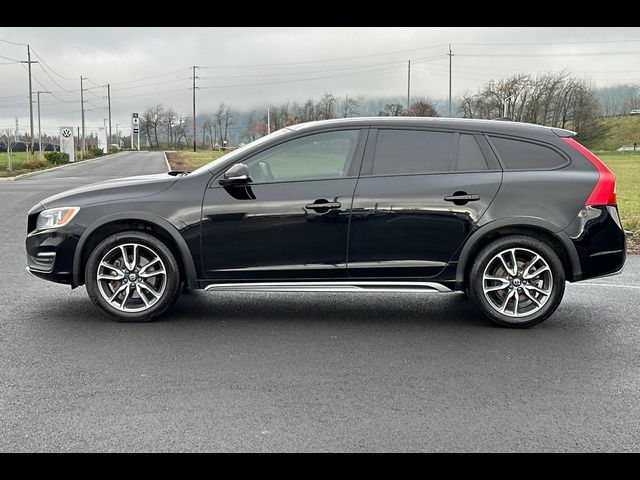 2018 Volvo V60 Cross Country Base