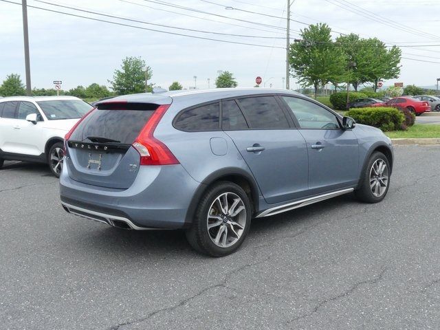 2018 Volvo V60 Cross Country Base