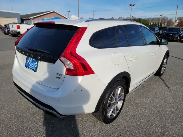 2018 Volvo V60 Cross Country Base