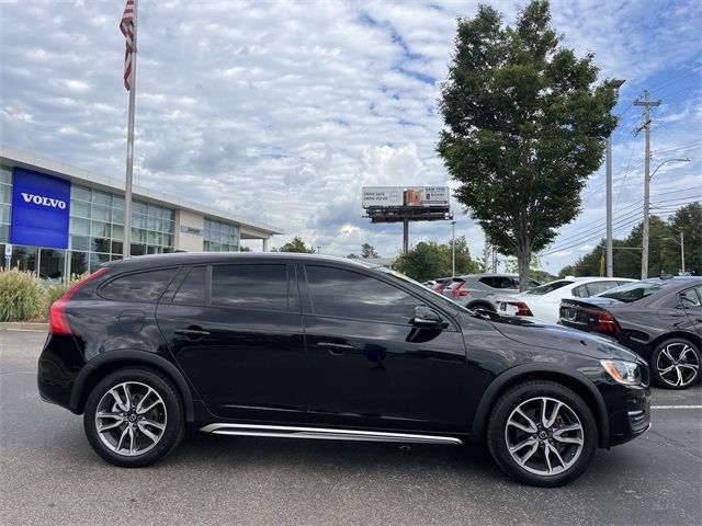 2018 Volvo V60 Cross Country Platinum