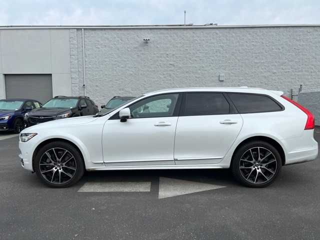 2018 Volvo V90 Cross Country Base