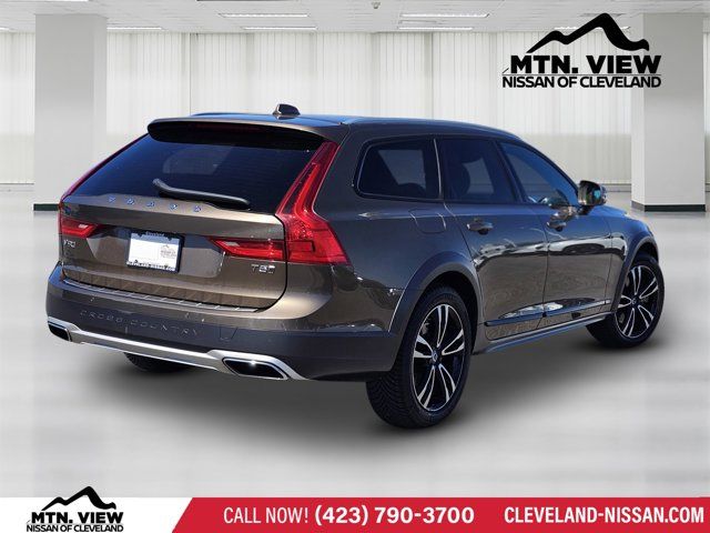 2018 Volvo V90 Cross Country Base