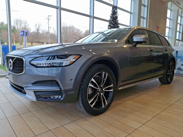 2018 Volvo V90 Cross Country Base