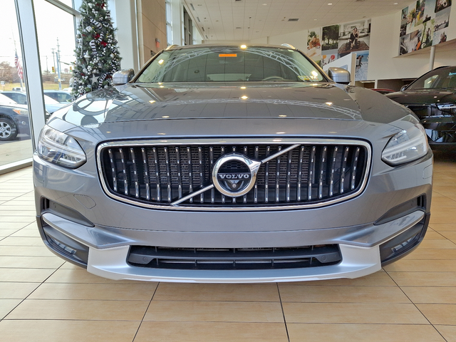 2018 Volvo V90 Cross Country Base