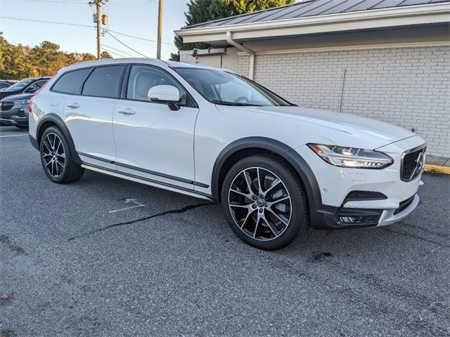 2018 Volvo V90 Cross Country Base