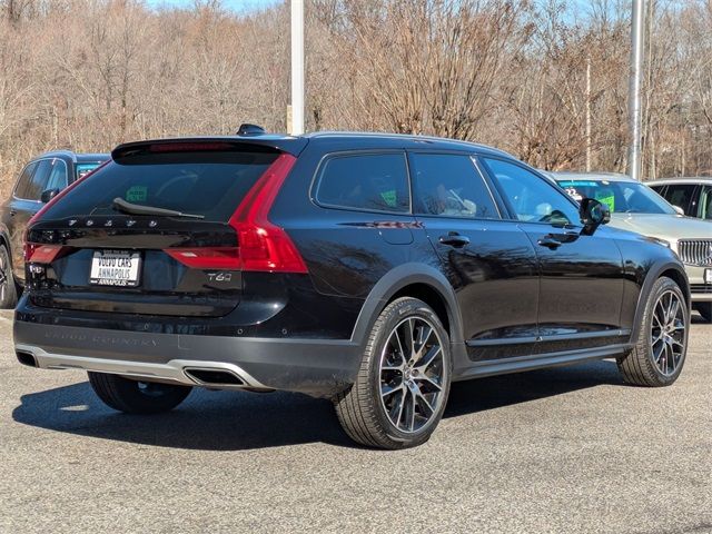 2018 Volvo V90 Cross Country Base