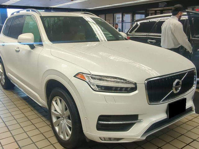 2018 Volvo XC90 Momentum