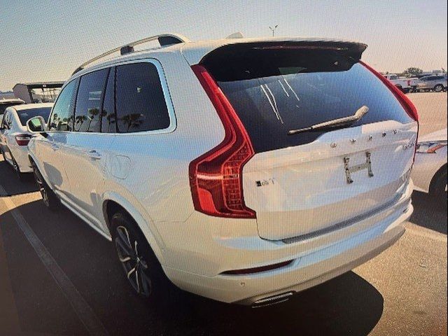 2018 Volvo XC90 Momentum