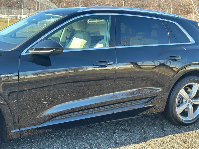 2019 Audi e-tron Premium Plus