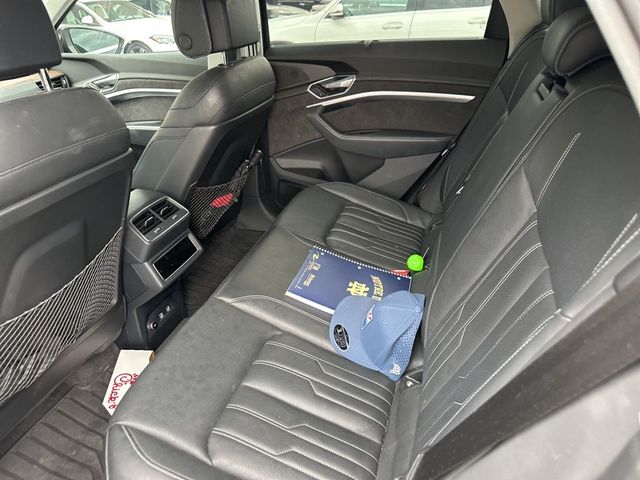 2019 Audi e-tron Prestige