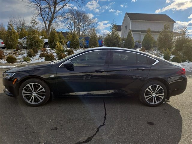 2019 Buick Regal Sportback Essence