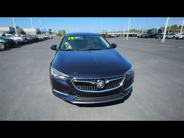 2019 Buick Regal Sportback Essence