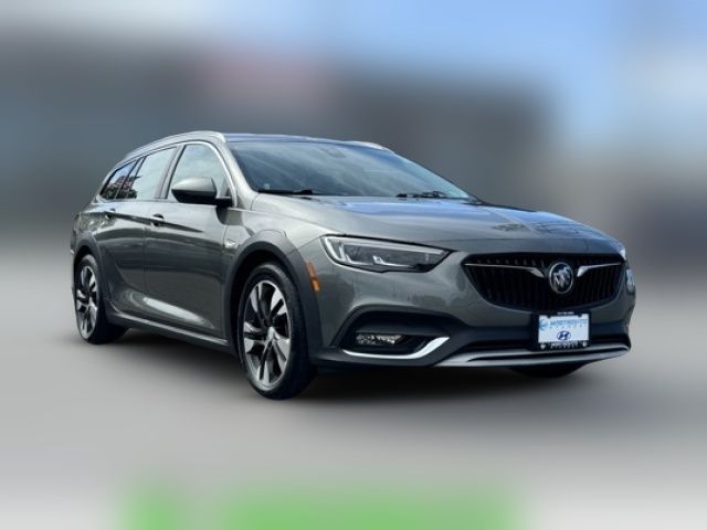 2019 Buick Regal TourX Essence