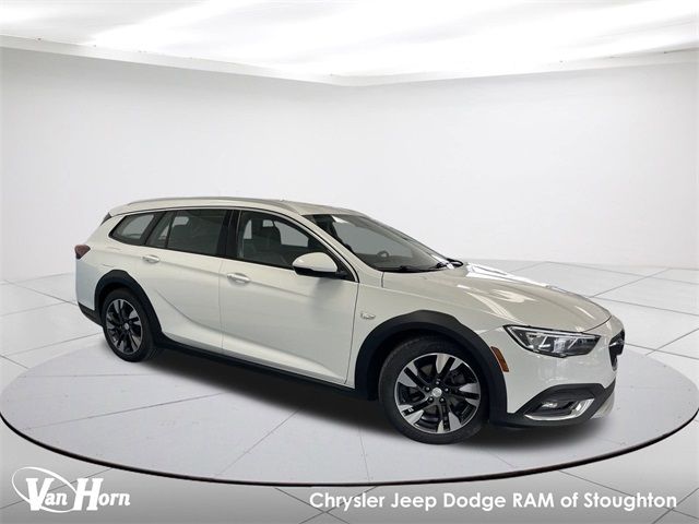 2019 Buick Regal TourX Essence