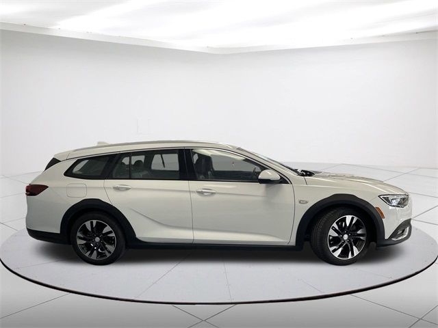 2019 Buick Regal TourX Essence