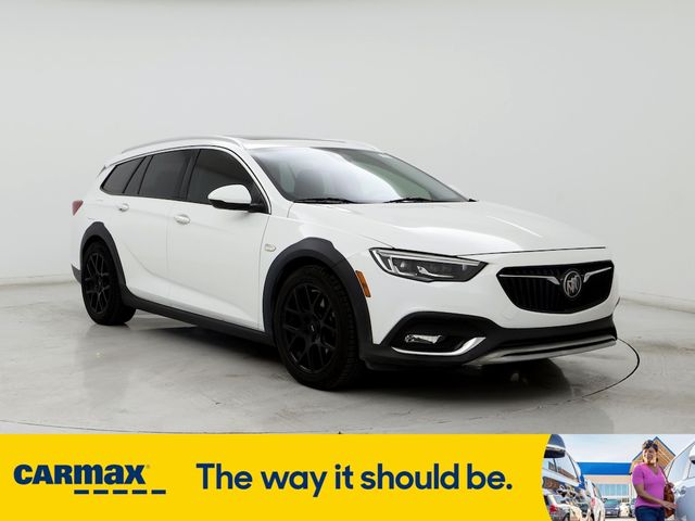 2019 Buick Regal TourX Essence