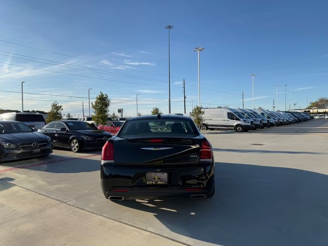 2019 Chrysler 300 Touring