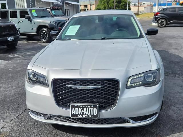 2019 Chrysler 300 Touring