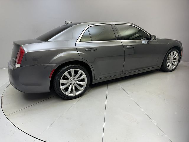 2019 Chrysler 300 Touring L