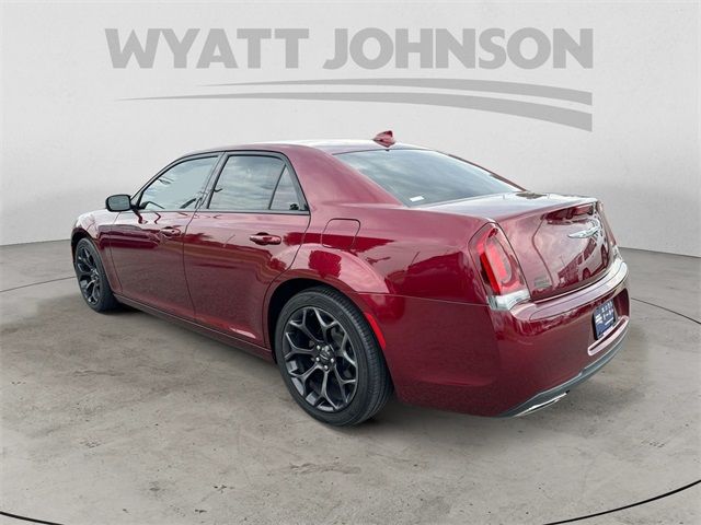 2019 Chrysler 300 Touring