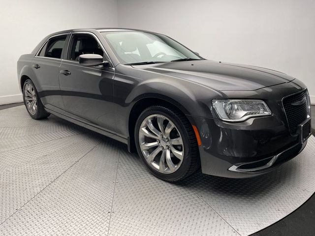 2019 Chrysler 300 Touring L