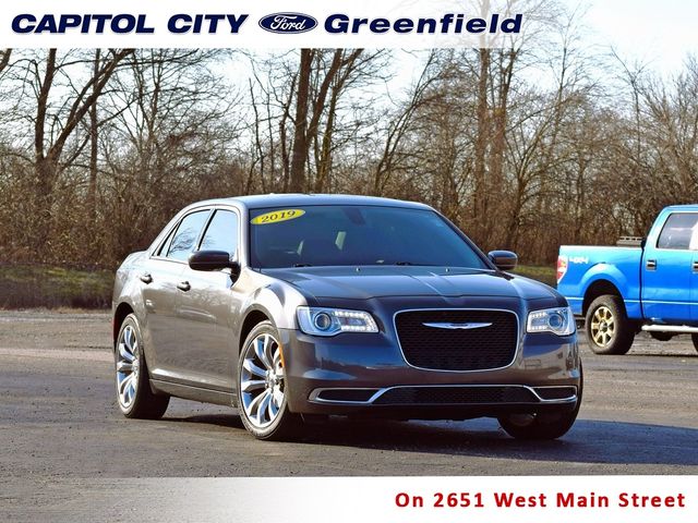 2019 Chrysler 300 Touring L