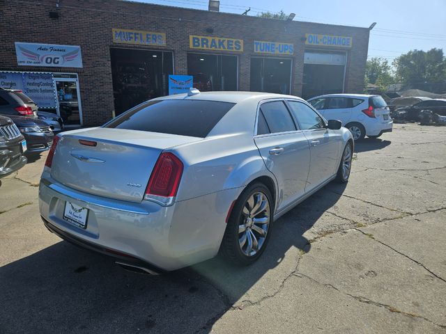 2019 Chrysler 300 Touring L