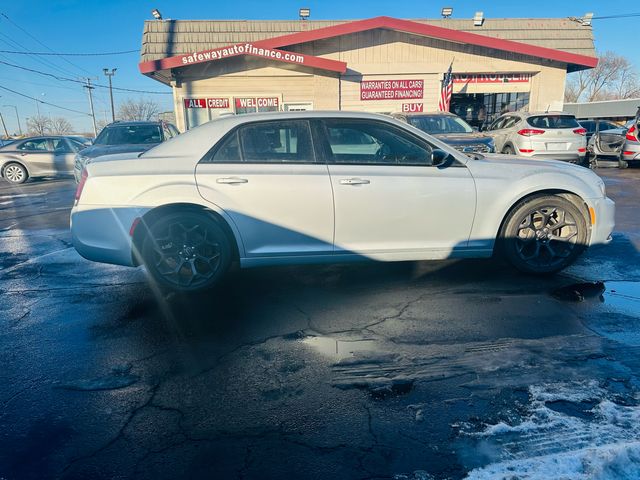 2019 Chrysler 300 Touring