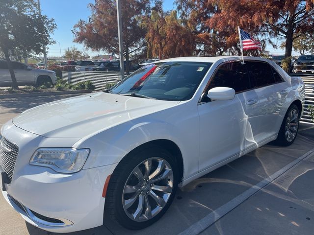 2019 Chrysler 300 Touring L