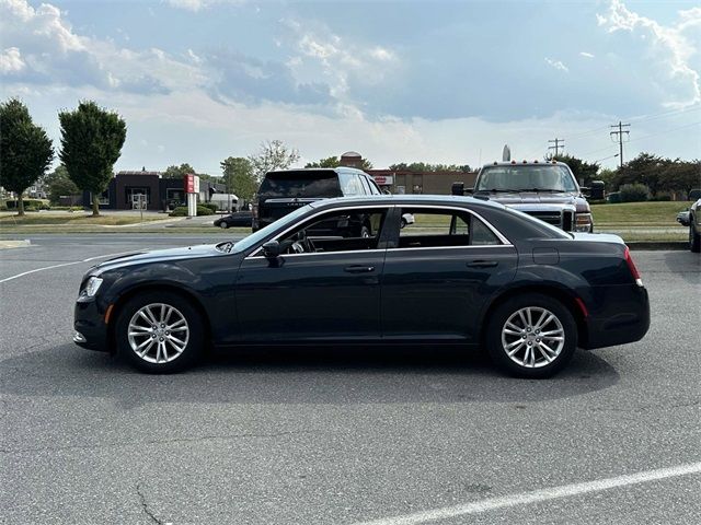 2019 Chrysler 300 Touring