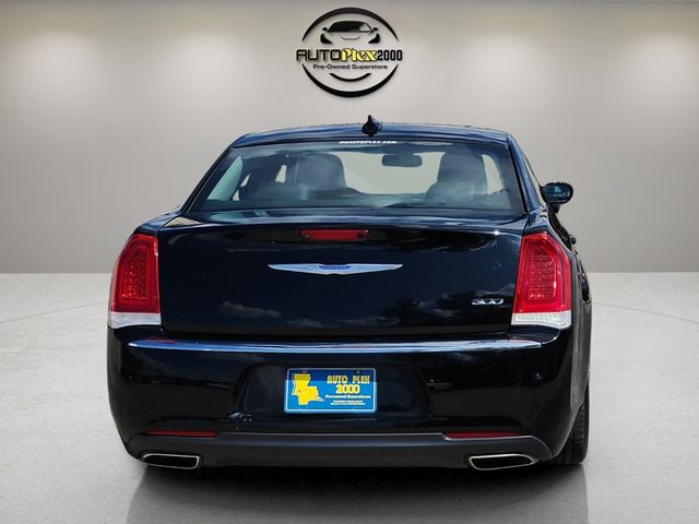 2019 Chrysler 300 Touring L