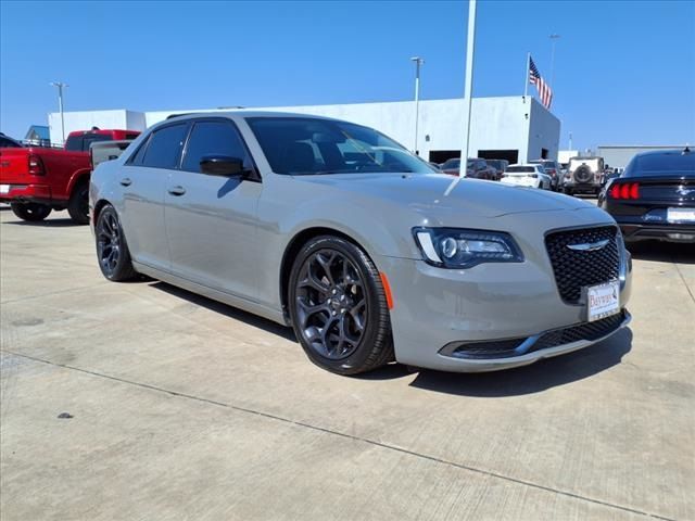 2019 Chrysler 300 Touring