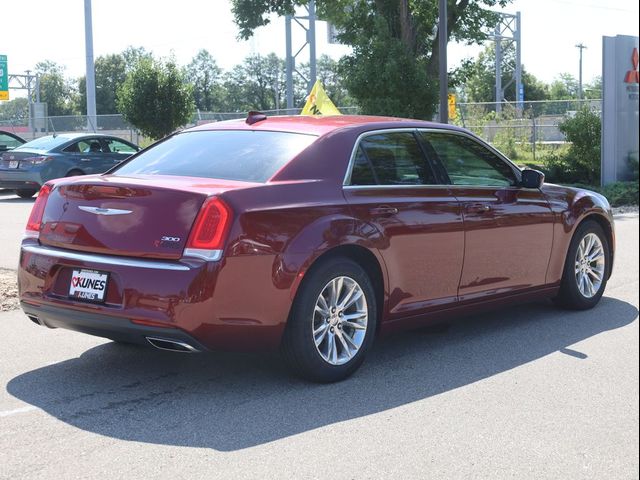 2019 Chrysler 300 Touring L