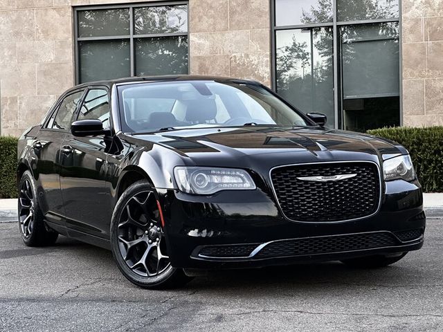 2019 Chrysler 300 Touring