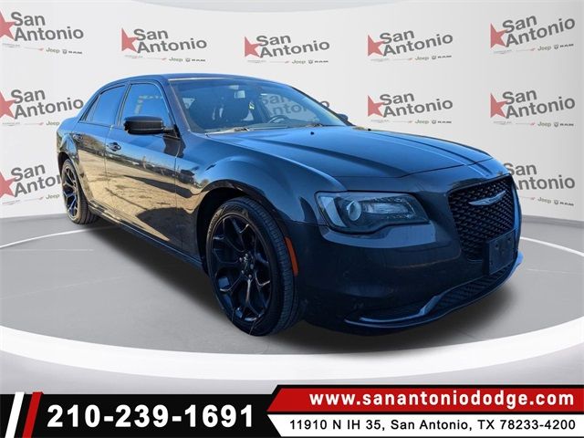 2019 Chrysler 300 Touring