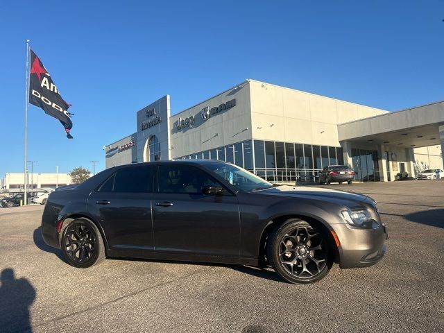 2019 Chrysler 300 Touring